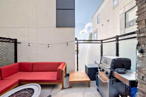 109-15 Rosscarrock Gate Sw, Calgary, AB - Indoor Photo Showing Office