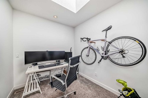 109-15 Rosscarrock Gate Sw, Calgary, AB - Indoor Photo Showing Office