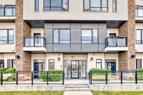 109-15 Rosscarrock Gate Sw, Calgary, AB - Outdoor With Balcony With Facade