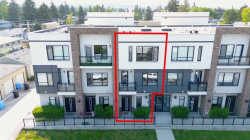 109-15 Rosscarrock Gate Sw, Calgary, AB - Outdoor With Balcony With Facade