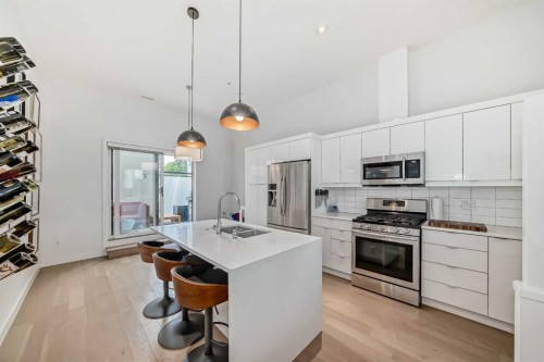109-15 Rosscarrock Gate Sw, Calgary, AB - Indoor Photo Showing Kitchen With Stainless Steel Kitchen With Double Sink With Upgraded Kitchen