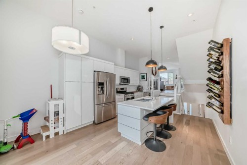 109-15 Rosscarrock Gate Sw, Calgary, AB - Indoor Photo Showing Kitchen With Upgraded Kitchen