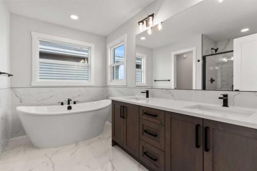 315 Kinniburgh Loop, Chestermere, AB - Indoor Photo Showing Bathroom