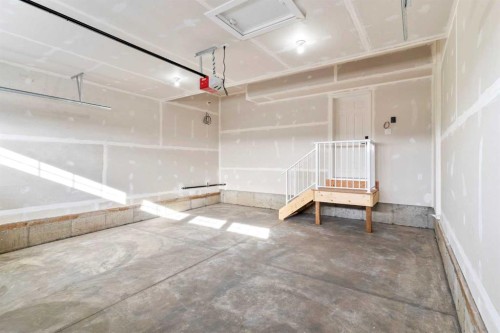 315 Kinniburgh Loop, Chestermere, AB - Indoor Photo Showing Other Room