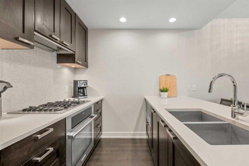 1526-222 Riverfront Avenue Sw, Calgary, AB - Indoor Photo Showing Kitchen With Double Sink With Upgraded Kitchen