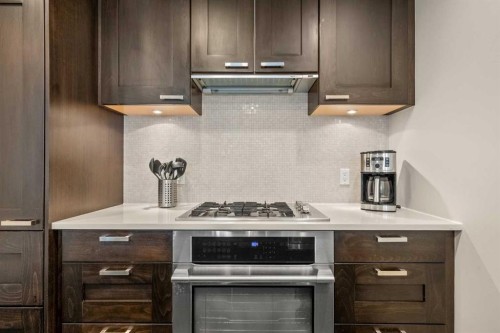 1526-222 Riverfront Avenue Sw, Calgary, AB - Indoor Photo Showing Kitchen With Upgraded Kitchen