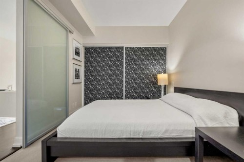 1526-222 Riverfront Avenue Sw, Calgary, AB - Indoor Photo Showing Bedroom