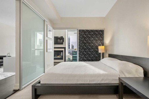 1526-222 Riverfront Avenue Sw, Calgary, AB - Indoor Photo Showing Bedroom