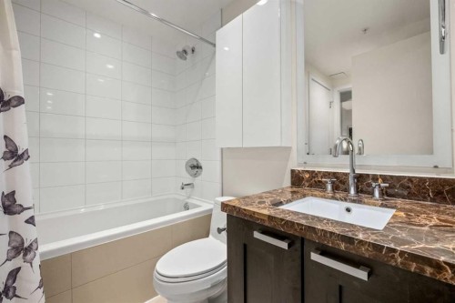 1526-222 Riverfront Avenue Sw, Calgary, AB - Indoor Photo Showing Bathroom