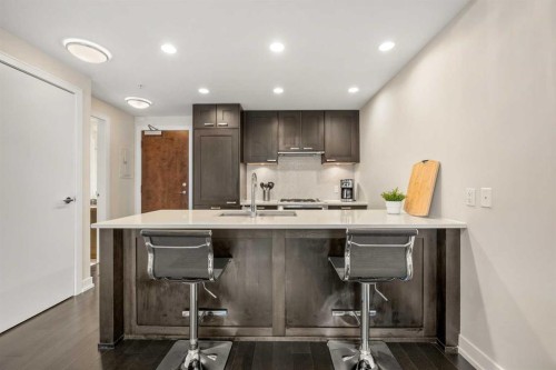 1526-222 Riverfront Avenue Sw, Calgary, AB - Indoor Photo Showing Kitchen With Upgraded Kitchen