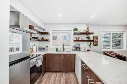 108-1000 Harvie Heights Road, Harvie Heights, AB - Indoor Photo Showing Kitchen With Upgraded Kitchen