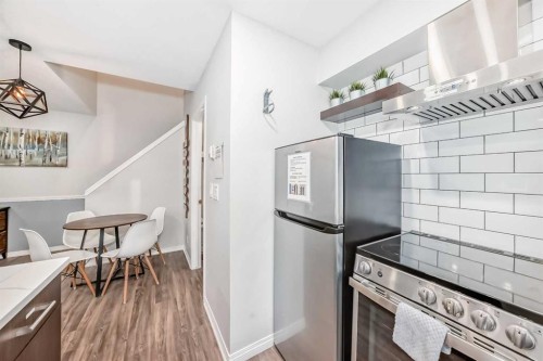 108-1000 Harvie Heights Road, Harvie Heights, AB - Indoor Photo Showing Kitchen