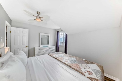 108-1000 Harvie Heights Road, Harvie Heights, AB - Indoor Photo Showing Bedroom