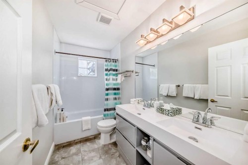 108-1000 Harvie Heights Road, Harvie Heights, AB - Indoor Photo Showing Bathroom