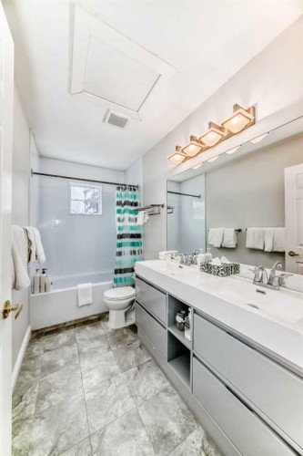 108-1000 Harvie Heights Road, Harvie Heights, AB - Indoor Photo Showing Bathroom