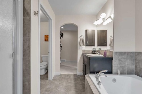 29 Kincora Hill Nw, Calgary, AB - Indoor Photo Showing Bathroom