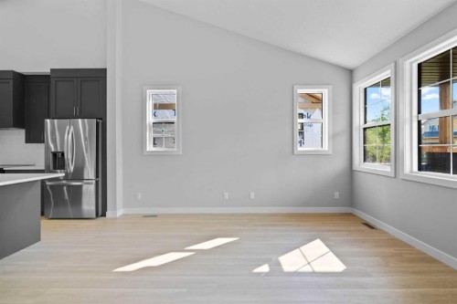 601-15 Coopersfield Link Sw, Airdrie, AB - Indoor Photo Showing Kitchen