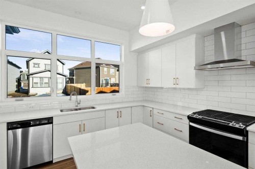 640 Masters Road Se, Calgary, AB - Indoor Photo Showing Kitchen With Upgraded Kitchen
