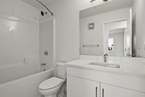 640 Masters Road Se, Calgary, AB - Indoor Photo Showing Bathroom