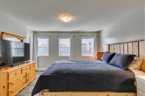 199 Everglen Way Sw, Calgary, AB - Indoor Photo Showing Bedroom