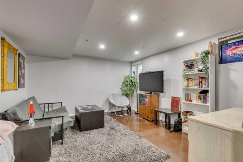 199 Everglen Way Sw, Calgary, AB - Indoor