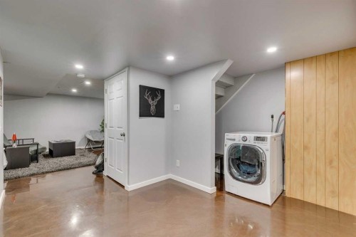 199 Everglen Way Sw, Calgary, AB - Indoor Photo Showing Laundry Room