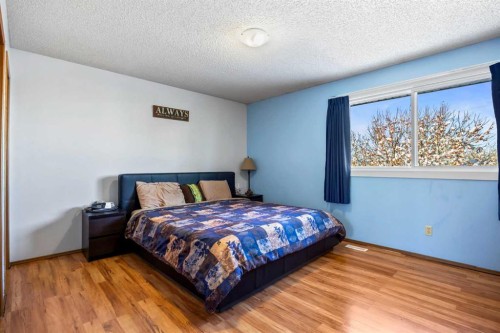76 Bedford Circle Ne, Calgary, AB - Indoor Photo Showing Bedroom