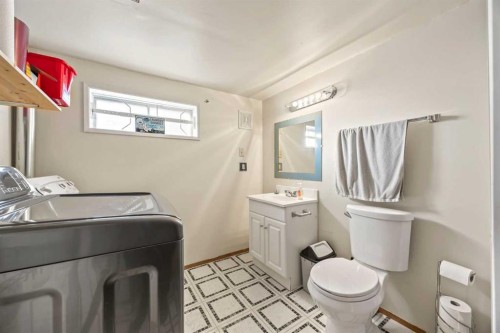 76 Bedford Circle Ne, Calgary, AB - Indoor Photo Showing Laundry Room