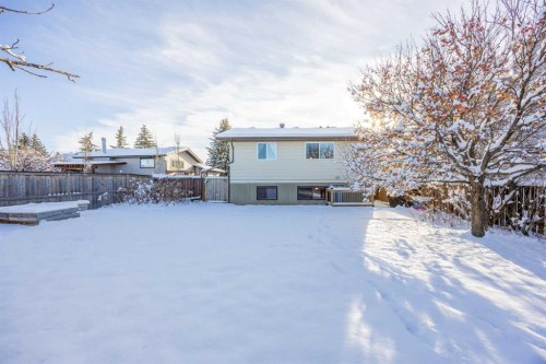76 Bedford Circle Ne, Calgary, AB - Outdoor