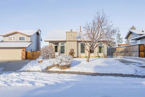 76 Bedford Circle Ne, Calgary, AB - Outdoor