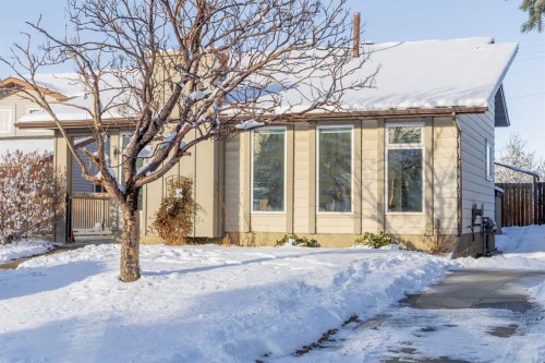 76 Bedford Circle Ne, Calgary, AB - Outdoor