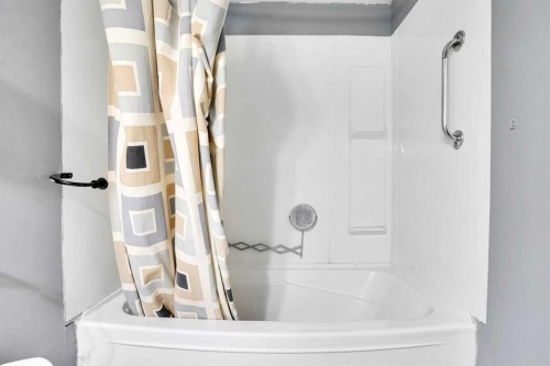 52 Pennsburg Way Se, Calgary, AB - Indoor Photo Showing Bathroom