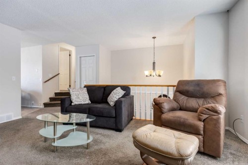 145 Fairway View Nw, High River, AB - Indoor Photo Showing Living Room