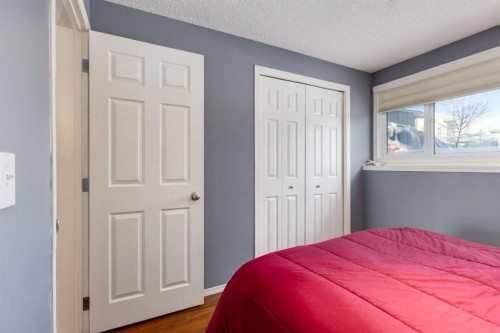 145 Fairway View Nw, High River, AB - Indoor Photo Showing Bedroom