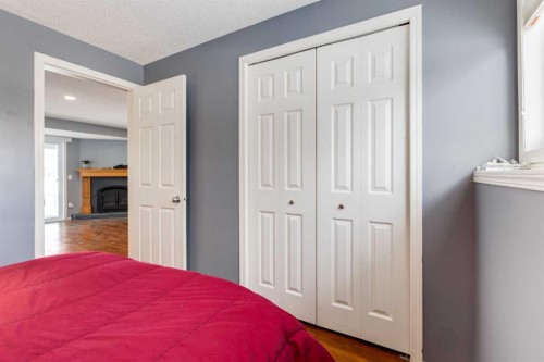 145 Fairway View Nw, High River, AB - Indoor Photo Showing Bedroom