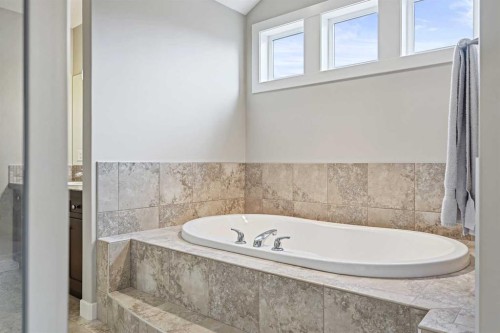 396 Tuscany Estates Rise Nw, Calgary, AB - Indoor Photo Showing Bathroom