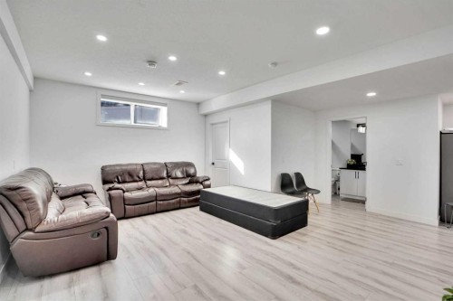 32 Redstone Court Ne, Calgary, AB - Indoor