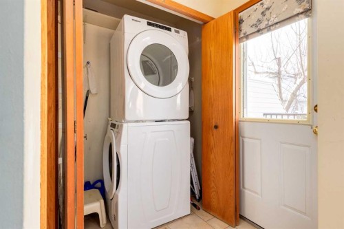 48 Patina Point Sw, Calgary, AB - Indoor Photo Showing Laundry Room