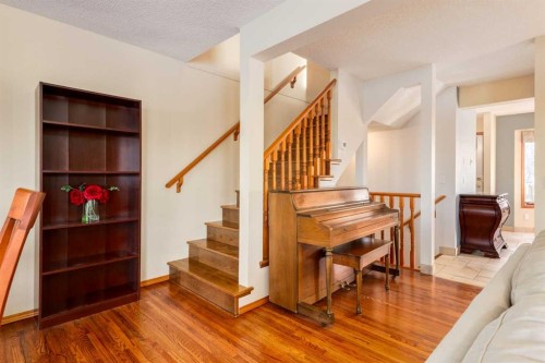 48 Patina Point Sw, Calgary, AB - Indoor