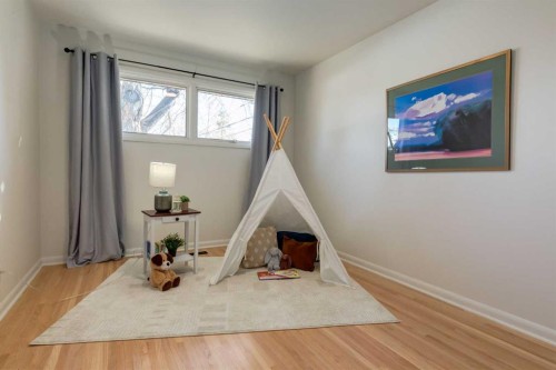 126 & 128 Winston Drive Sw, Calgary, AB - Indoor Photo Showing Other Room