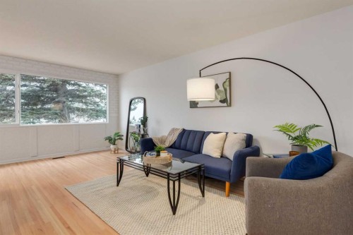 126 & 128 Winston Drive Sw, Calgary, AB - Indoor Photo Showing Living Room