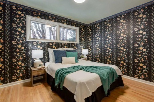 126 & 128 Winston Drive Sw, Calgary, AB - Indoor Photo Showing Bedroom