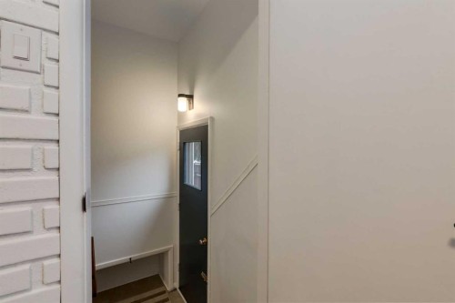 126 & 128 Winston Drive Sw, Calgary, AB - Indoor Photo Showing Other Room