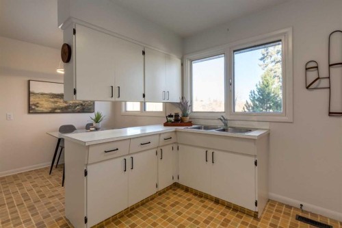 126 & 128 Winston Drive Sw, Calgary, AB - Indoor Photo Showing Kitchen With Double Sink