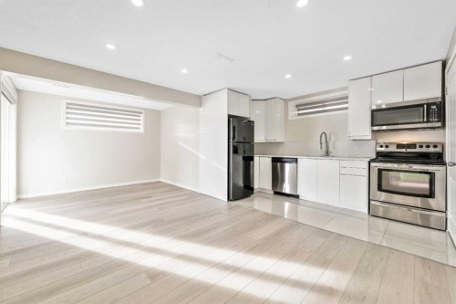 312 Kincora Heights Nw, Calgary, AB - Indoor Photo Showing Kitchen