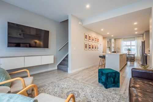 137 Les Jardins Park Se, Calgary, AB - Indoor Photo Showing Living Room