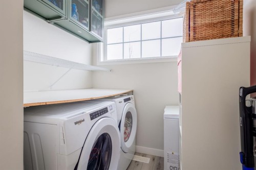 137 Les Jardins Park Se, Calgary, AB - Indoor Photo Showing Laundry Room