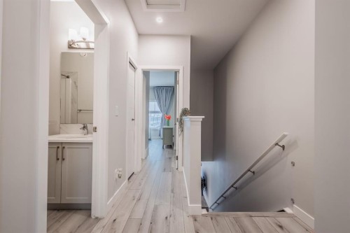 137 Les Jardins Park Se, Calgary, AB - Indoor Photo Showing Other Room