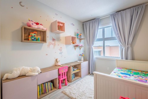 137 Les Jardins Park Se, Calgary, AB - Indoor Photo Showing Bedroom