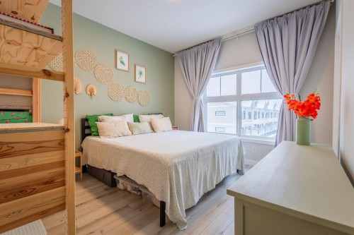 137 Les Jardins Park Se, Calgary, AB - Indoor Photo Showing Bedroom